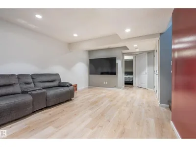 165 62 ST SW photo 31