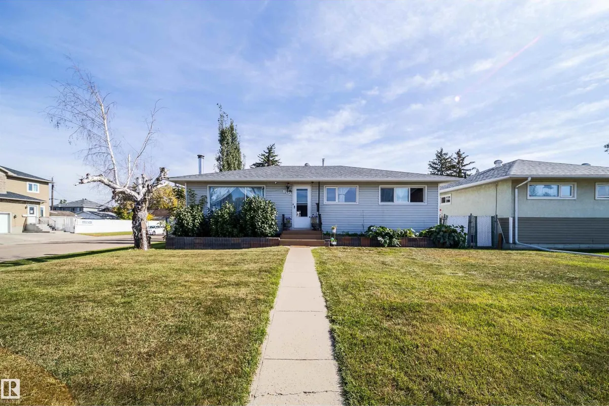 10245 160 ST NW exterior