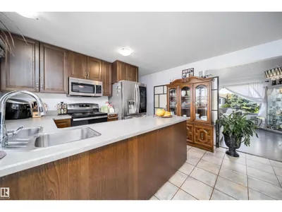 10245 160 ST NW photo 13
