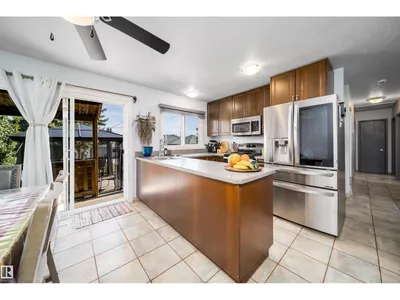 10245 160 ST NW photo 14