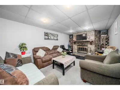 10245 160 ST NW photo 26