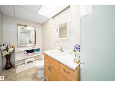 10245 160 ST NW photo 29