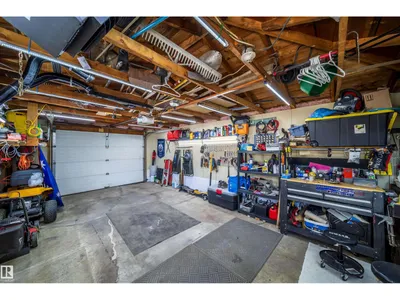10245 160 ST NW photo 32