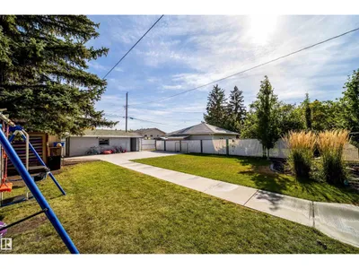 10245 160 ST NW photo 33