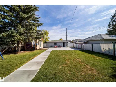 10245 160 ST NW photo 39