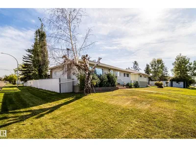 10245 160 ST NW photo 4