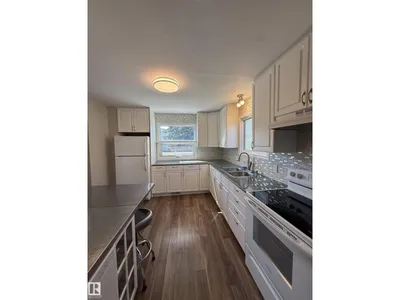 3723 46 ST NW NW photo 4