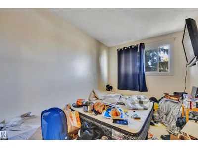 4205 37 AV photo 12