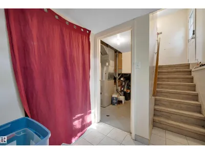 4205 37 AV photo 14