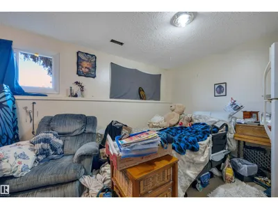 4205 37 AV photo 16