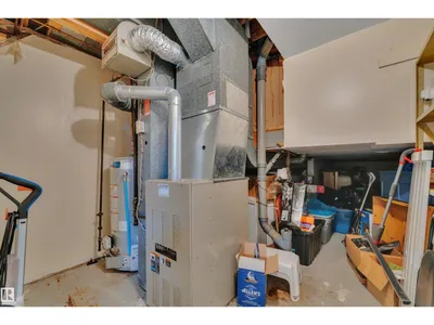4205 37 AV photo 18
