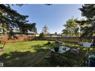 4205 37 AV photo 19