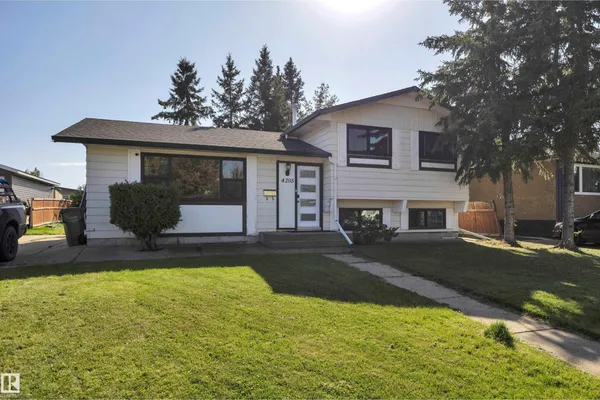 4205 37 AV photo 2