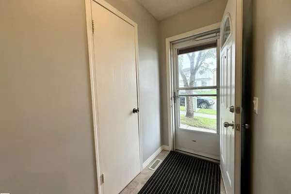 5107 146 AV NW photo 3