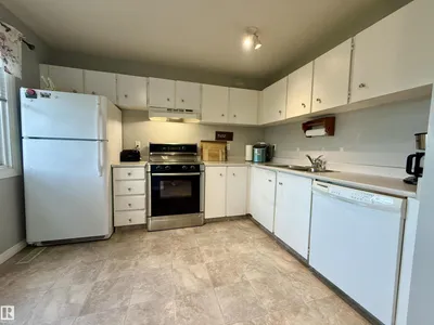 5107 146 AV NW photo 7