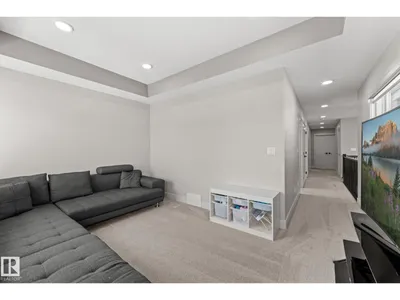12383 176 AV NW photo 40
