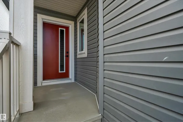 4212 63 ST photo 2