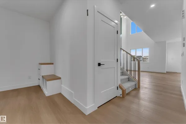 4212 63 ST photo 3