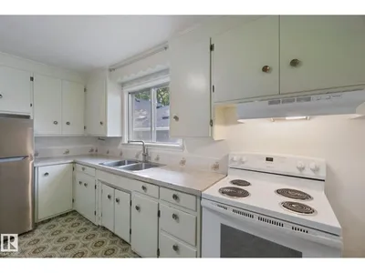 12126 57 ST NW photo 4