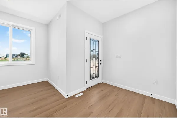 9 TILIA PL photo 3