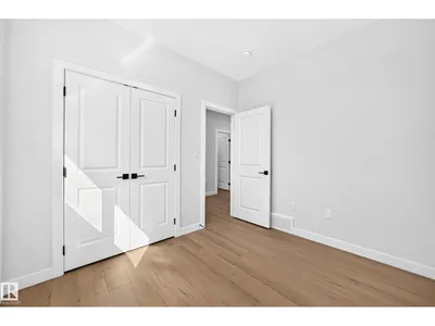 9 TILIA PL photo 24