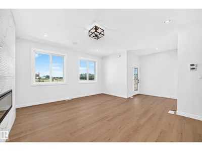 9 TILIA PL photo 18