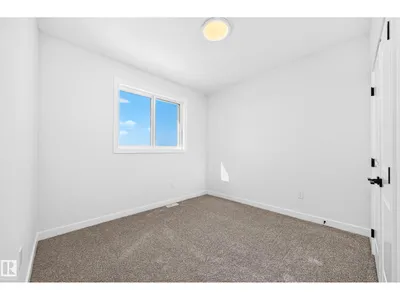 9 TILIA PL photo 43