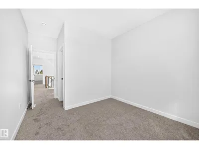 9 TILIA PL photo 40