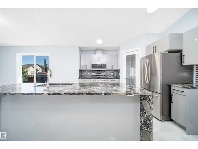 7848 7 AVENUE SW photo 12
