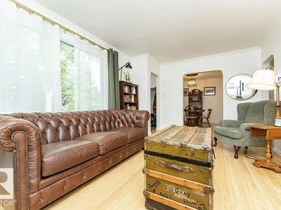 10507 67 AV NW photo 7