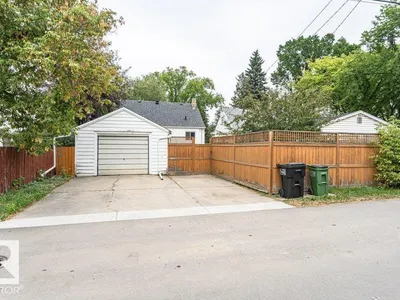 10507 67 AV NW photo 50