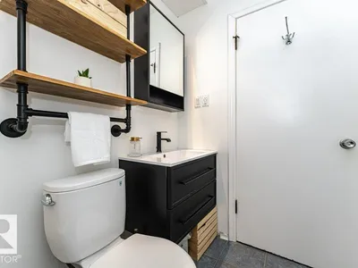 10507 67 AV NW photo 19