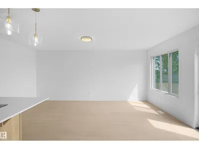 18818 29 AV NW photo 5