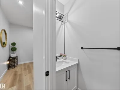 19744 28 AV NW photo 22