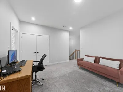 19744 28 AV NW photo 39