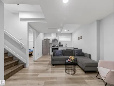 19744 28 AV NW photo 50