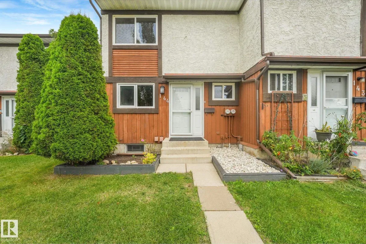 #144 16725 106 ST NW exterior