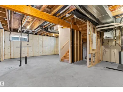 920 18 AV NW photo 36