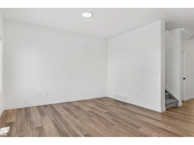 920 18 AV NW photo 17