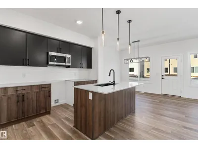 920 18 AV NW photo 4