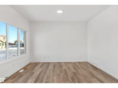 920 18 AV NW photo 15
