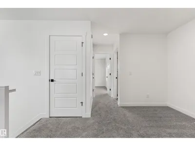 920 18 AV NW photo 25
