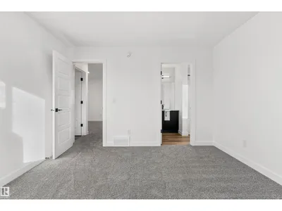 920 18 AV NW photo 31