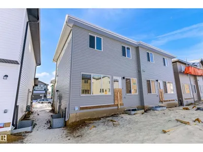 920 18 AV NW photo 39