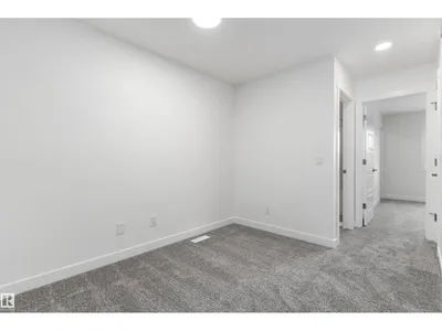 922 18 AV NW photo 26