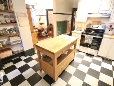 9330 107 AV NW photo 8