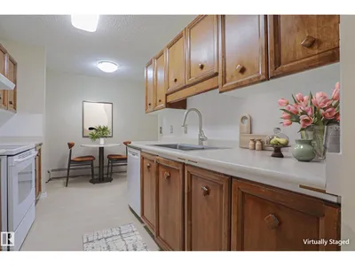 #102 8220 JASPER AV NW photo 8