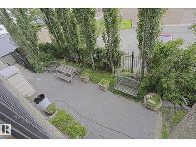 #102 8220 JASPER AV NW photo 21