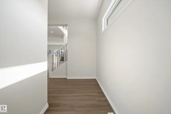 2411 206 ST NW photo 3