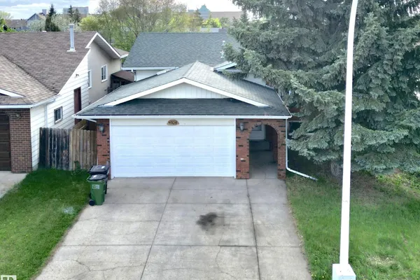 4928 31 AV NW photo 2